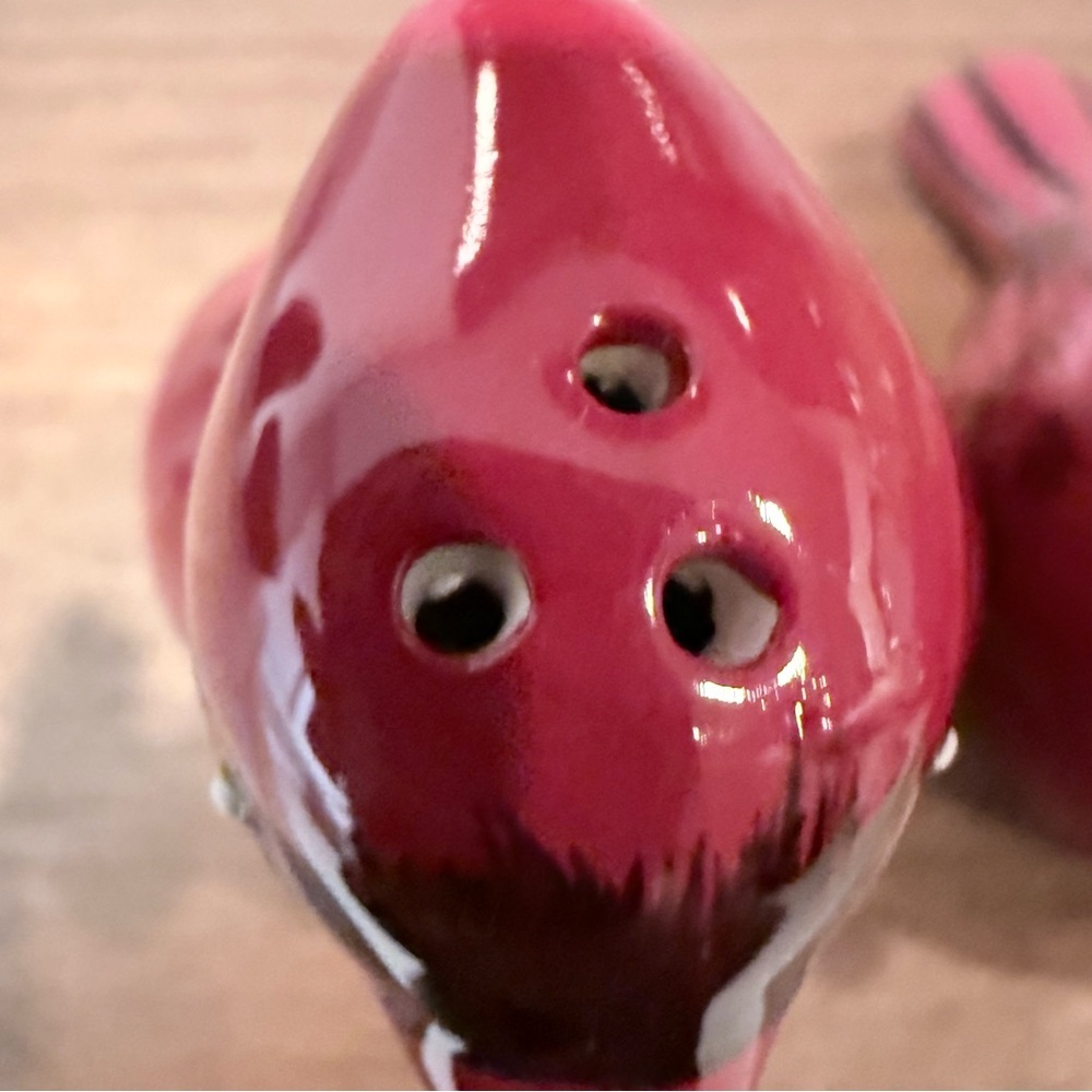 Ceramic cardinal salt and pepper shakers - Picture 7 of 11